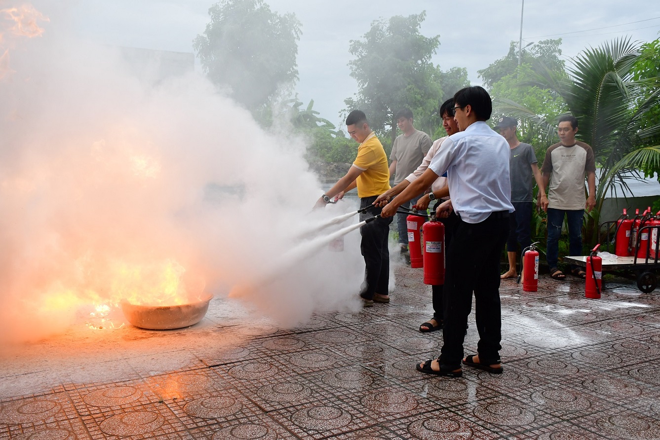 TẬP HUẤN HƯỚNG DẪN SỬ DỤNG PHƯƠNG TIỆN  PHÒNG CHÁY CHỮA CHÁY CHO NHÂN VIÊN BỆNH VIỆN - ĐỢT 1 NĂM 2024