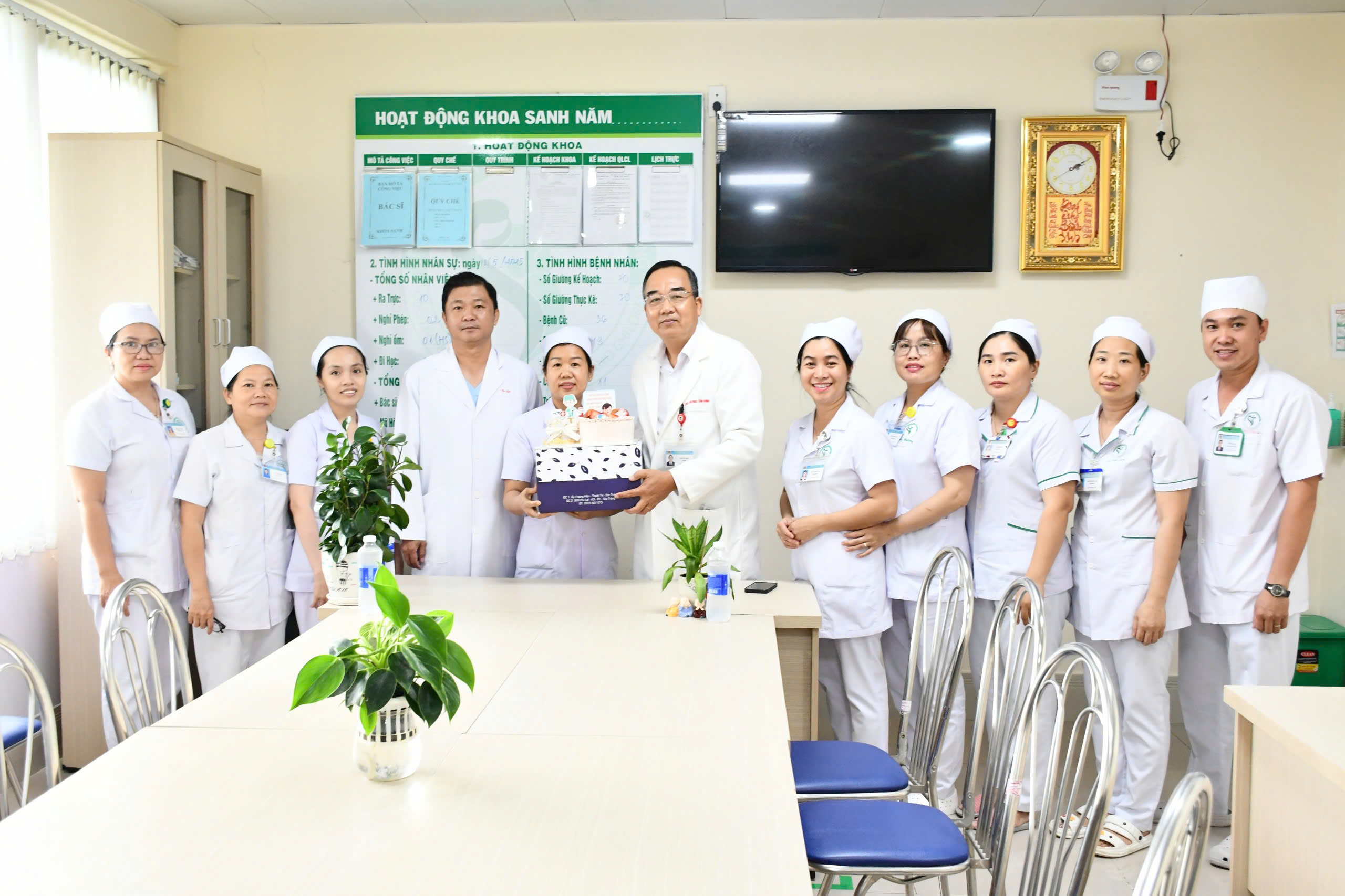 GẶP GỠ VÀ TẶNG QUÀ NHÂN NGÀY QUỐC TẾ ĐIỀU DƯỠNG 12/05/2025