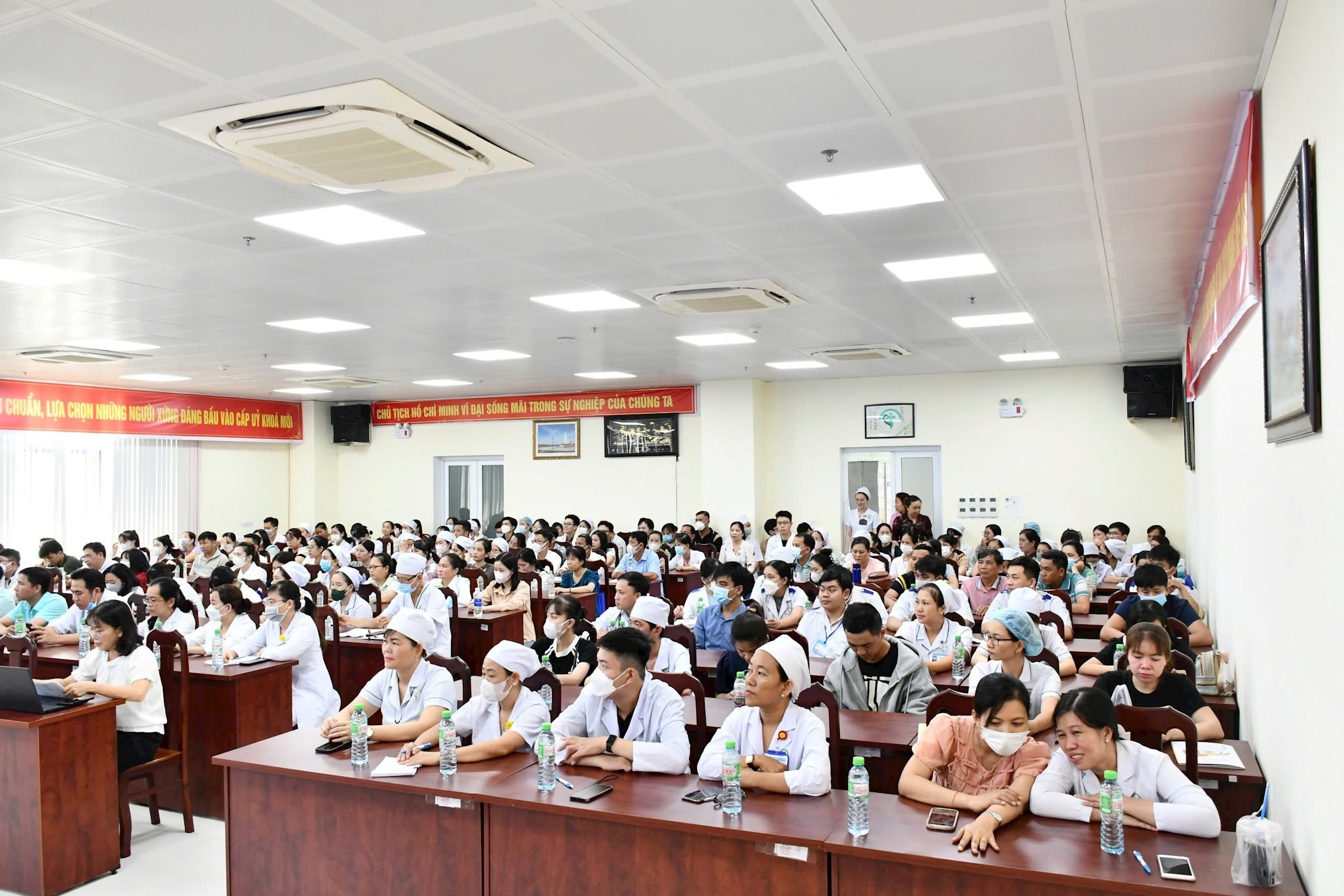 [TIN BÁO CHÍ] TỔ CHỨC HỘI THẢO "CHẨN ĐOÁN VÀ XỬ TRÍ ĐỘNG KINH Ở TRẺ EM"