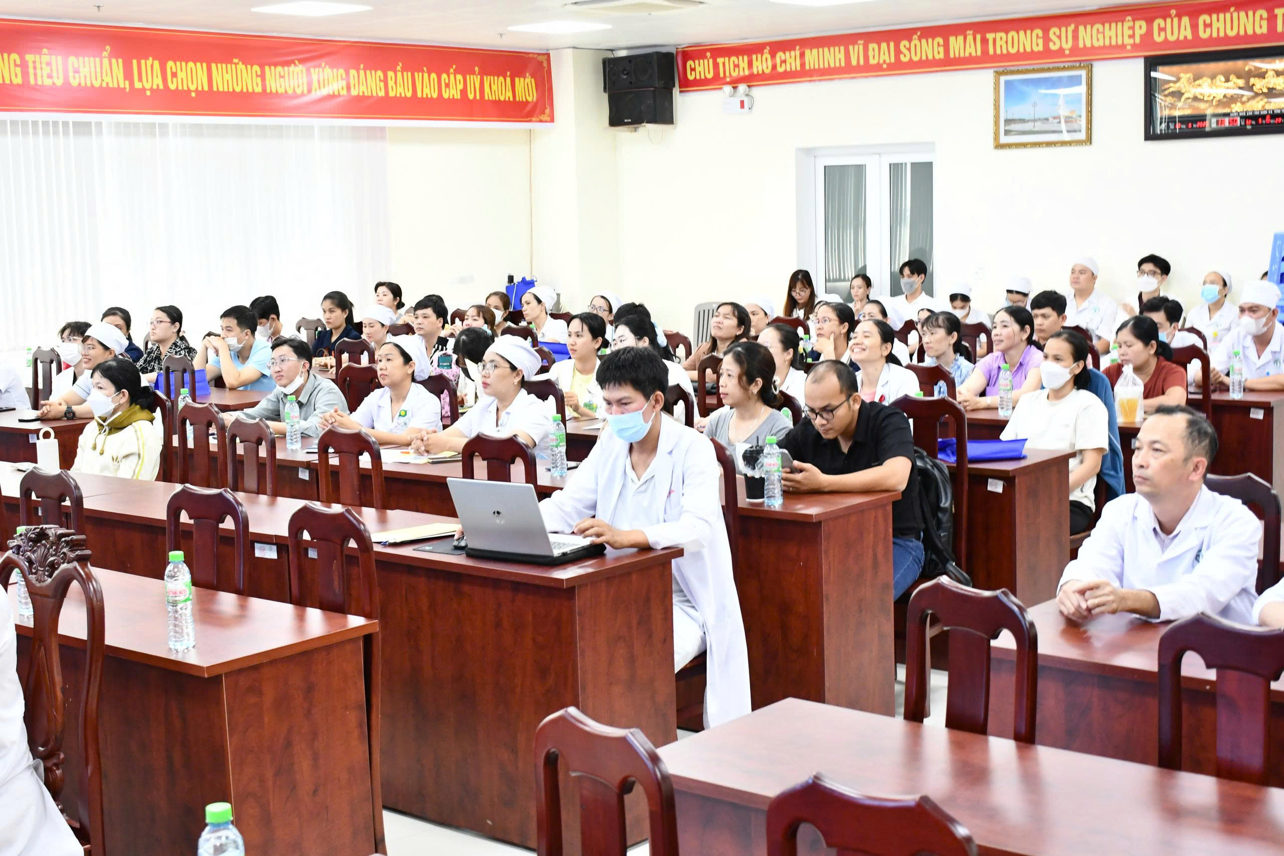 HỘI THẢO KIỂM SOÁT NHIỄM KHUẨN TRONG SANH NGẢ ÂM ĐẠO VÀ MỔ LẤY THAI