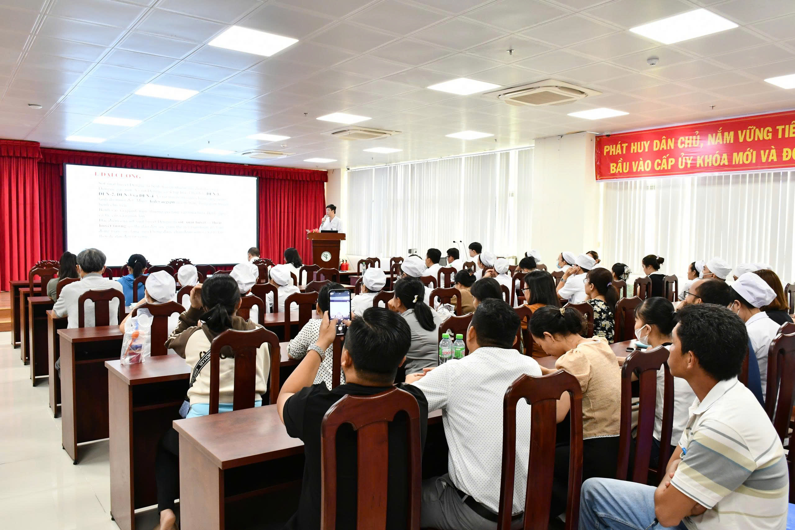 TẬP HUẤN HƯỚNG DẪN CHẨN ĐOÁN, ĐIỀU TRỊ VÀ PHÒNG CHỐNG SỐT XUẤT HUYẾT DENGUE NĂM 2025