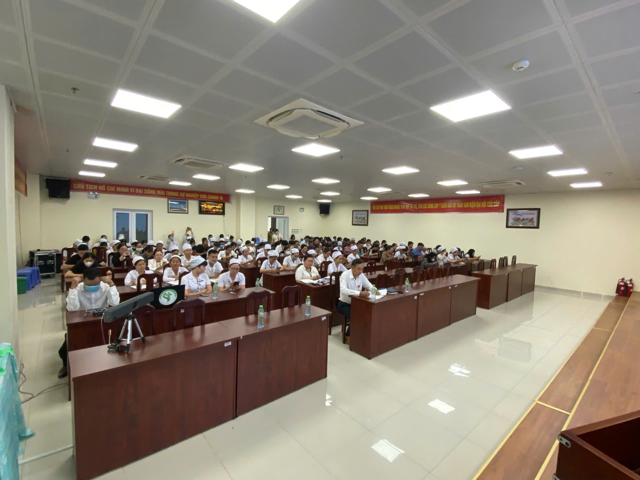 TẬP HUẤN HƯỚNG DẪN CHẨN ĐOÁN, ĐIỀU TRỊ & PHÒNG CHỐNG BỆNH TAY CHÂN MIỆNG CHO NHÂN VIÊN Y TẾ NĂM 2025