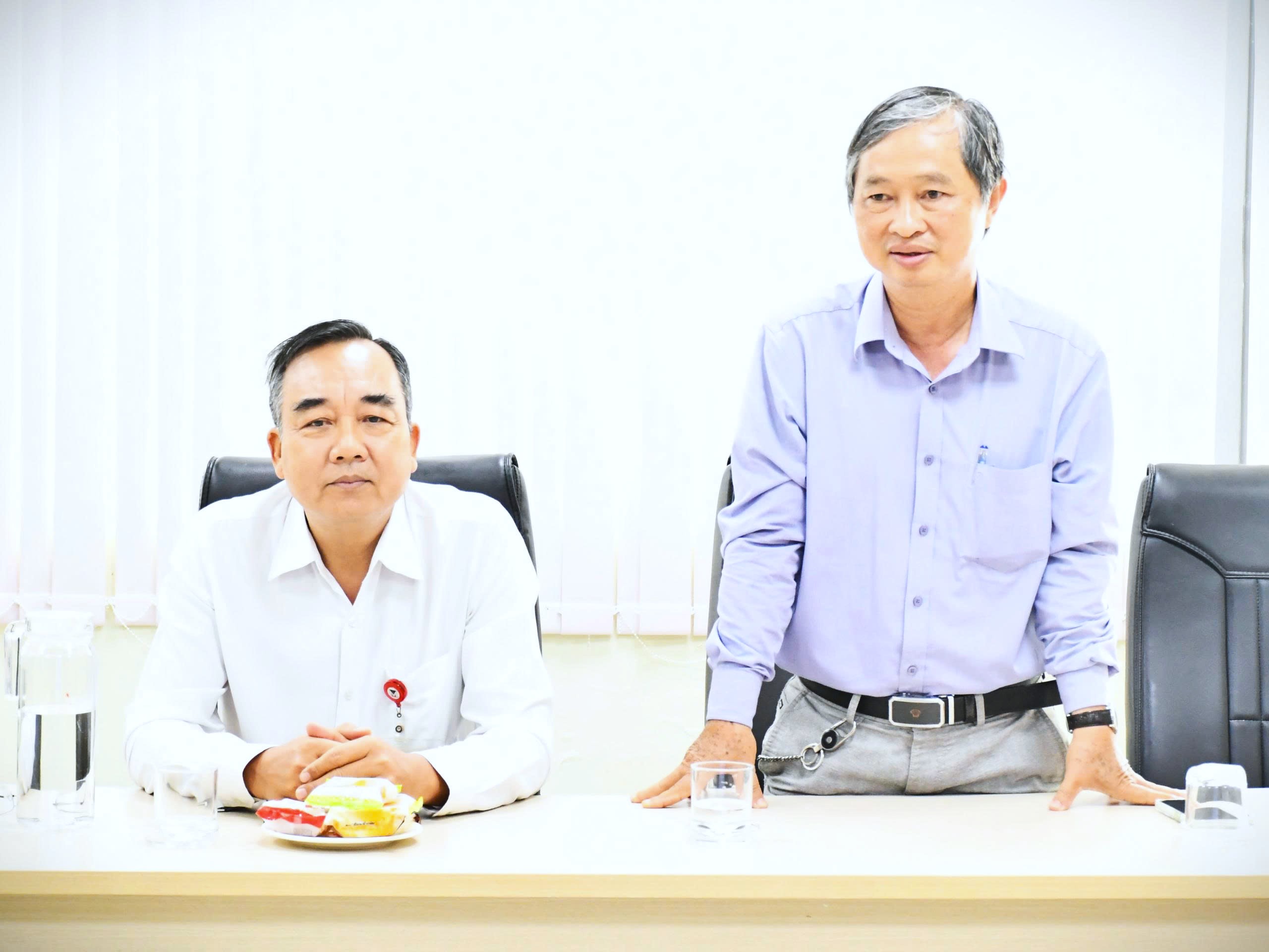 LÃNH ĐẠO SỞ Y TẾ TP. CẦN THƠ KIỂM TRA TÌNH HÌNH ĐIỀU TRỊ, PHÒNG CHỐNG SỐT XUẤT HUYẾT