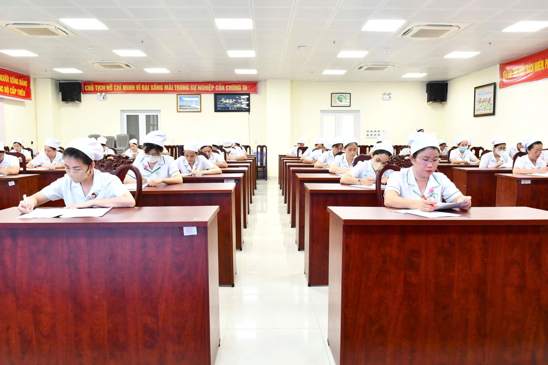 HỘI THI TAY NGHỀ ĐIỀU DƯỠNG, HỘ SINH, KỸ THUẬT Y GIỎI NĂM 2025 - PHẦN THI LÝ THUYẾT