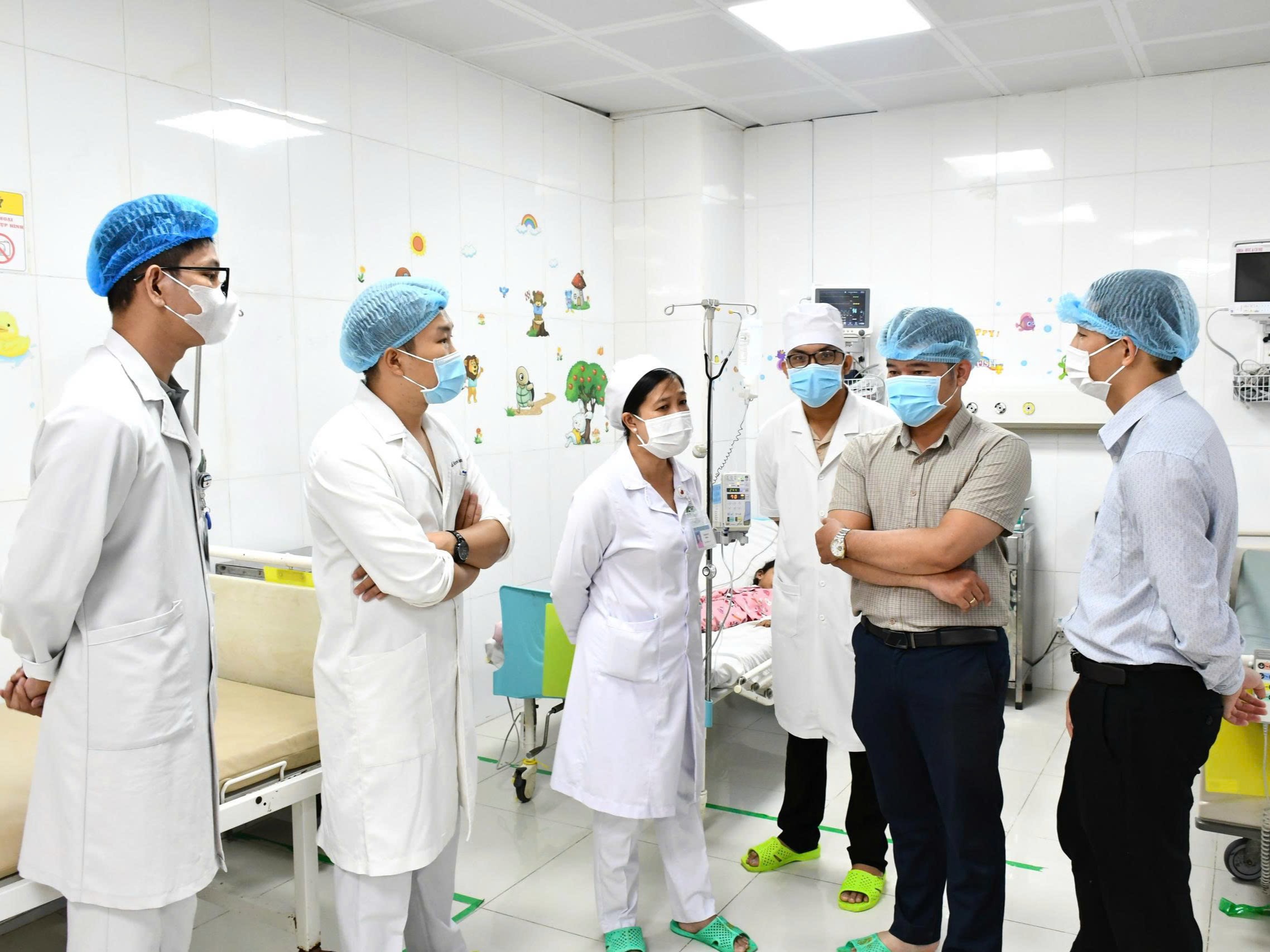 TIẾP ĐOÀN GIÁM SÁT, HỖ TRỢ CHUYÊN MÔN, KỸ THUẬT BỆNH SỐT XUẤT HUYẾT DENGUE CỦA BỆNH VIỆN NHI ĐỒNG 1 