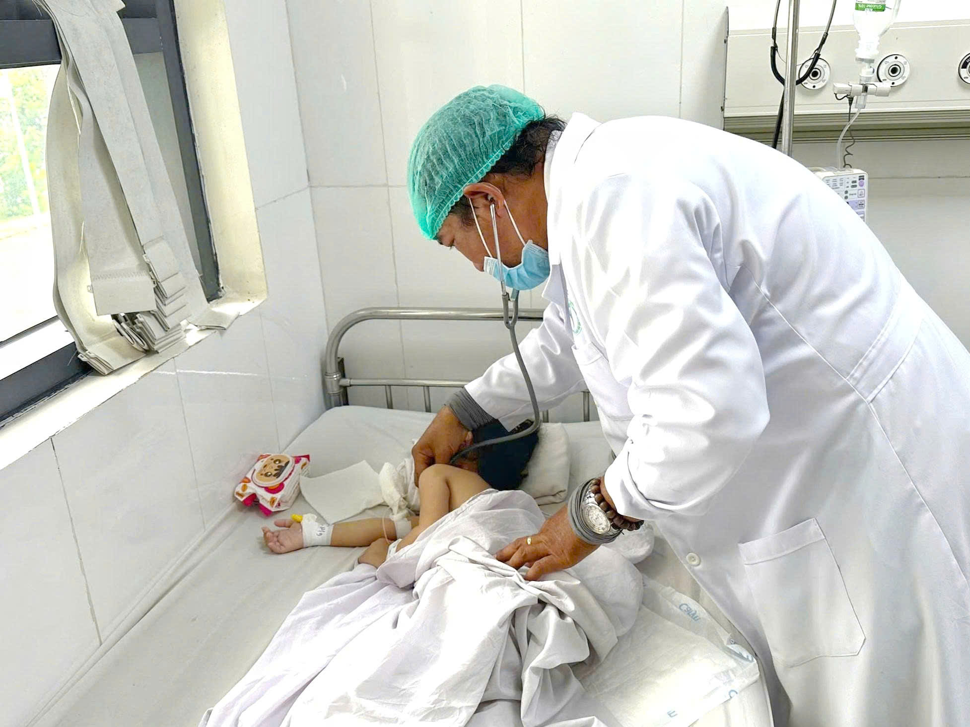 [TIN BÁO CHÍ] LẤY BÚI TÓC LỚN GÂY TẮC RUỘT BÉ GÁI 4 TUỔI MẮC HỘI CHỨNG 'CÔNG CHÚA TÓC MÂY' 