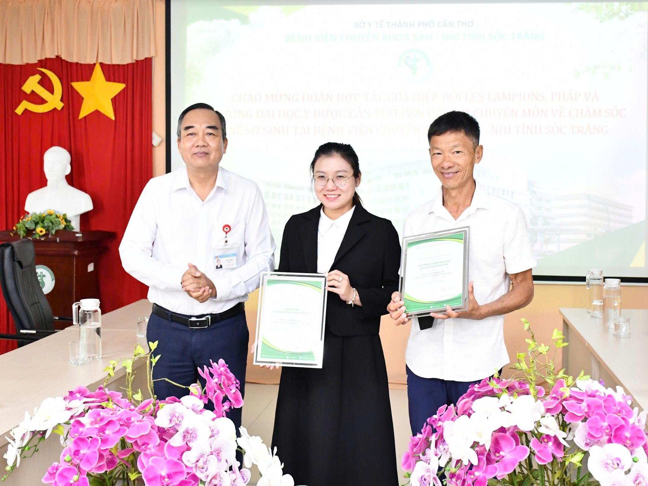 ĐOÀN HỢP TÁC HIỆP HỘI LES LAMPIONS (PHÁP) & TRƯỜNG ĐH Y DƯỢC CẦN THƠ ĐẾN LÀM VIỆC TẠI SẢN NHI SÓC TRĂNG