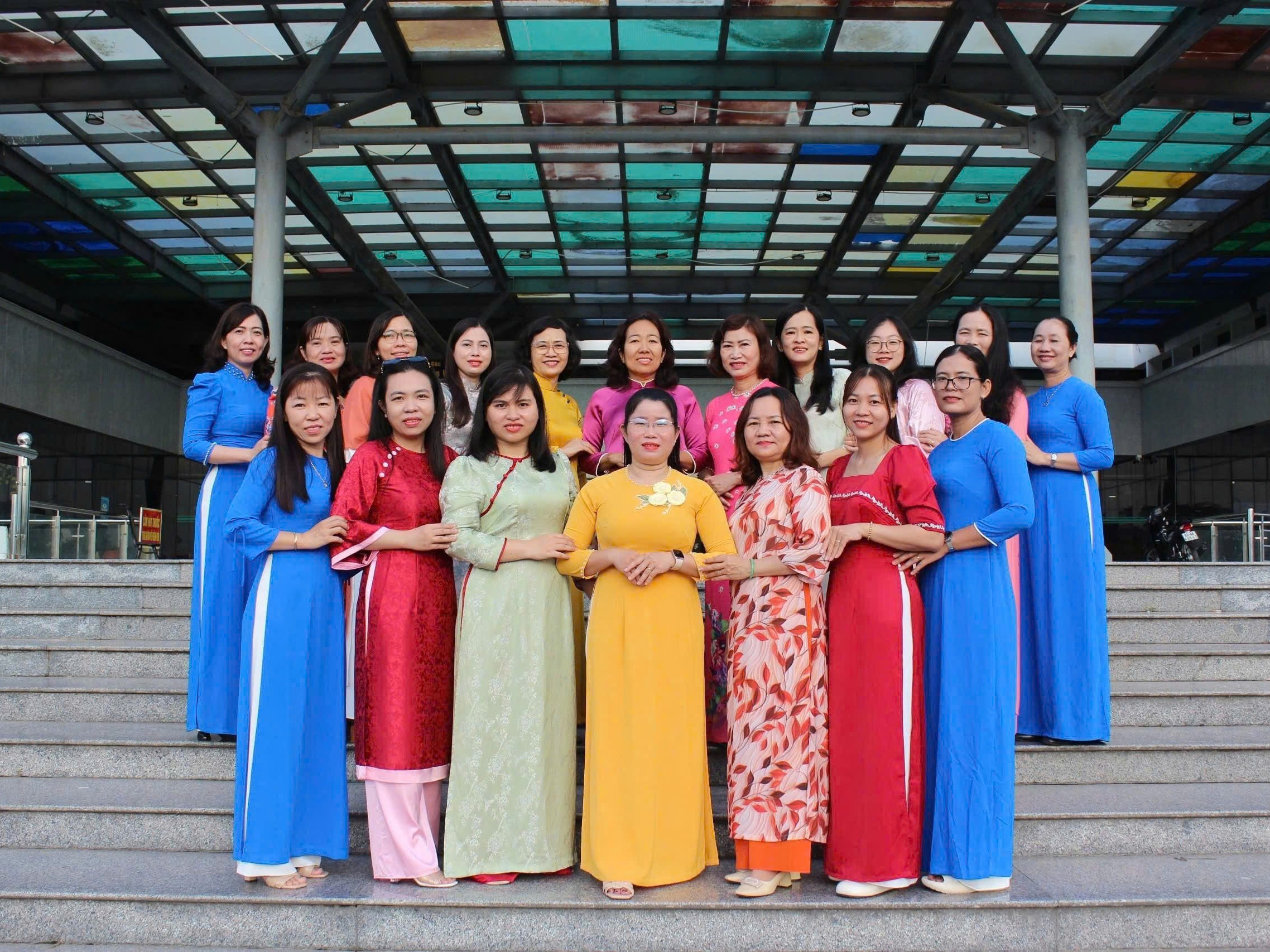 RỰC RỠ “TUẦN LỄ ÁO DÀI” TẠI SẢN NHI SÓC TRĂNG