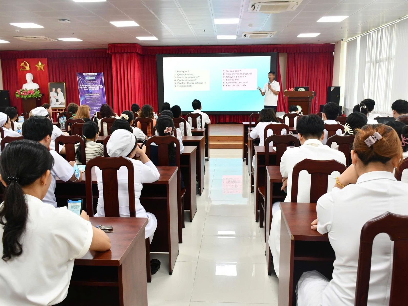 PHỐI HỢP TỔ CHỨC HỘI THẢO KHOA HỌC VỀ CAN THIỆP DỰ PHÒNG VÀ HỒI SỨC SƠ SINH