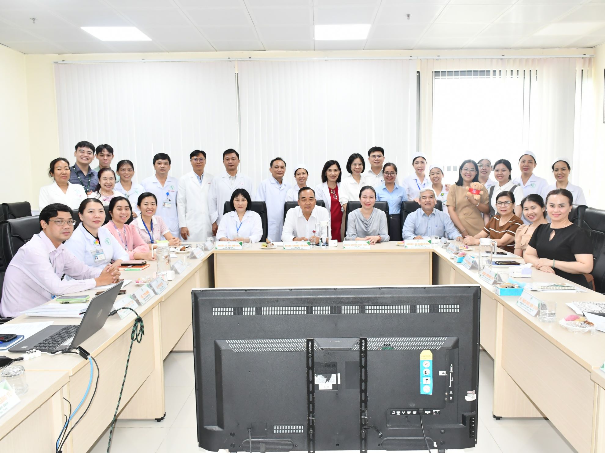 TIẾP ĐOÀN CÔNG TÁC BỆNH VIỆN PHỤ SẢN TP. CẦN THƠ ĐẾN GIÁM SÁT TUYẾN CHUYÊN NGÀNH SẢN - PHỤ KHOA