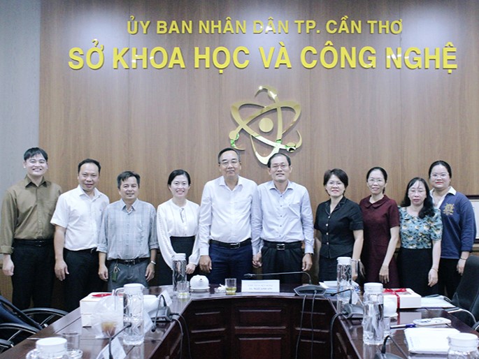 GIẢI PHÁP CẢI THIỆN KIỆT SỨC NGHỀ NGHIỆP NHÂN VIÊN Y TẾ KHỐI HỒI SỨC & CẤP CỨU TẠI CÁC BỆNH VIỆN, TRUNG TÂM Y TẾ CÔNG LẬP